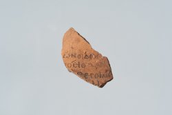 Griechisches Ostrakon mit Zeilen aus der Ilias