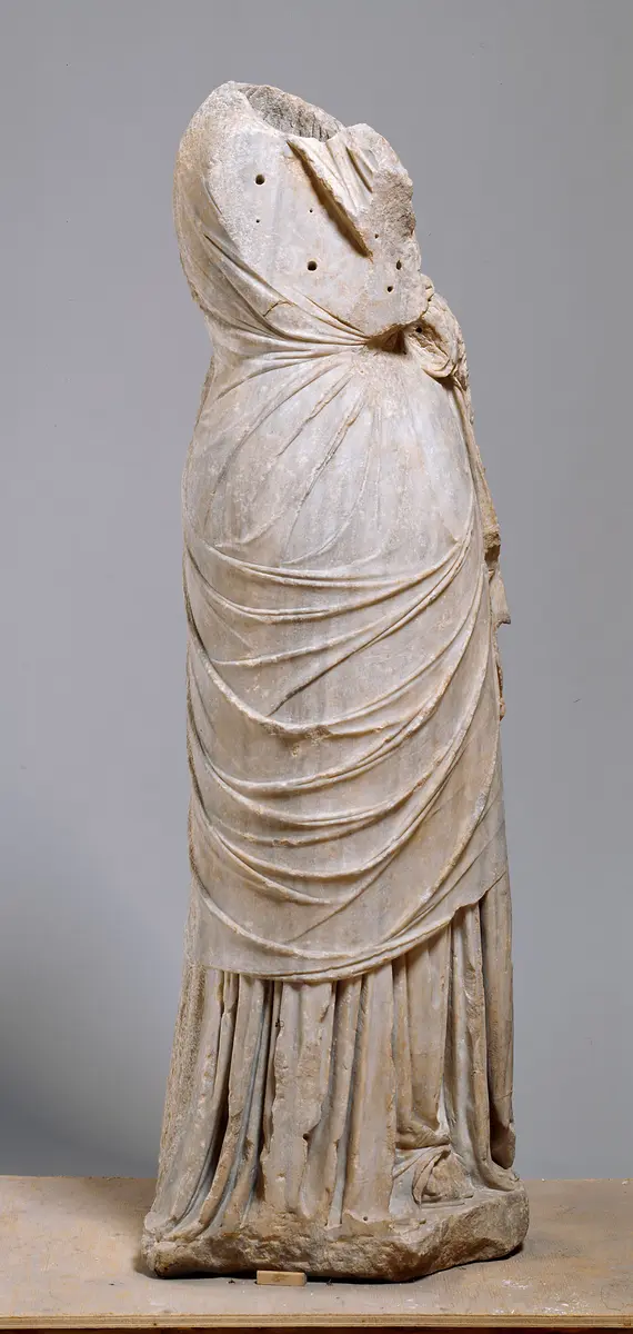 Weibliche Gewandstatue