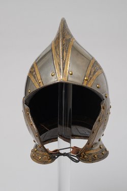 Sturmhaube der Trophäengarnitur