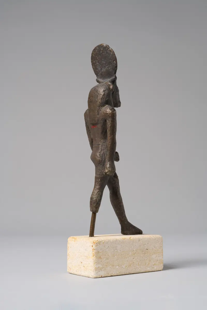 Gott Month, stierköpfig, schreitend