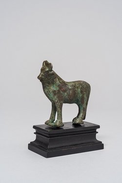 Stehender Apis-Stier