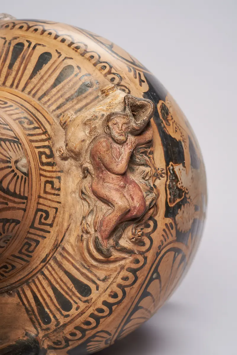 Halsamphora mit Deckel: Satyrn und Mänaden // Mädchen mit Tympanon