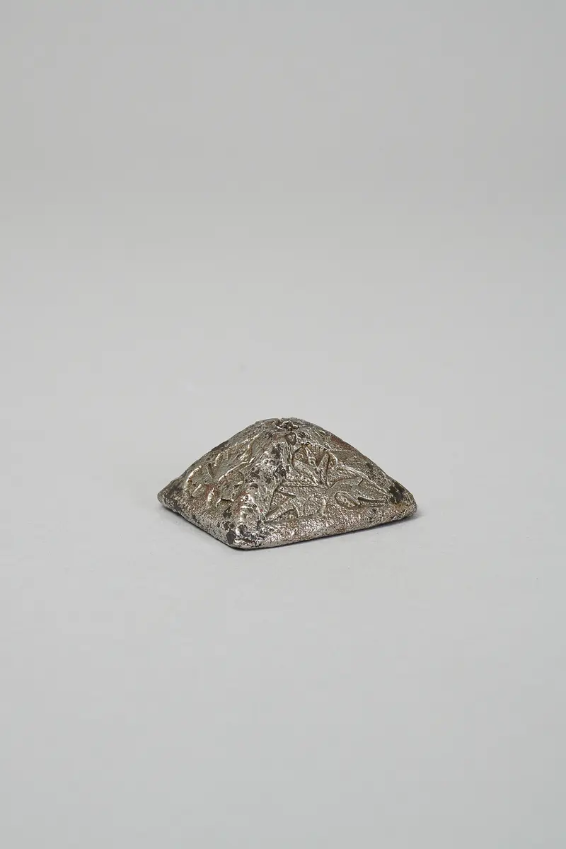 Schwertknauf, sog. Pyramidenknauf
