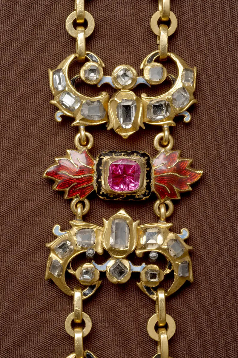 Zwei Collanen des Ordens vom Goldenen Vlies; Reste der substitutorischen Reichskrone Kaiser Ferdinands III.