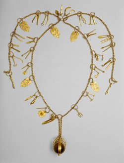 Goldkette mit 52 Anhängern