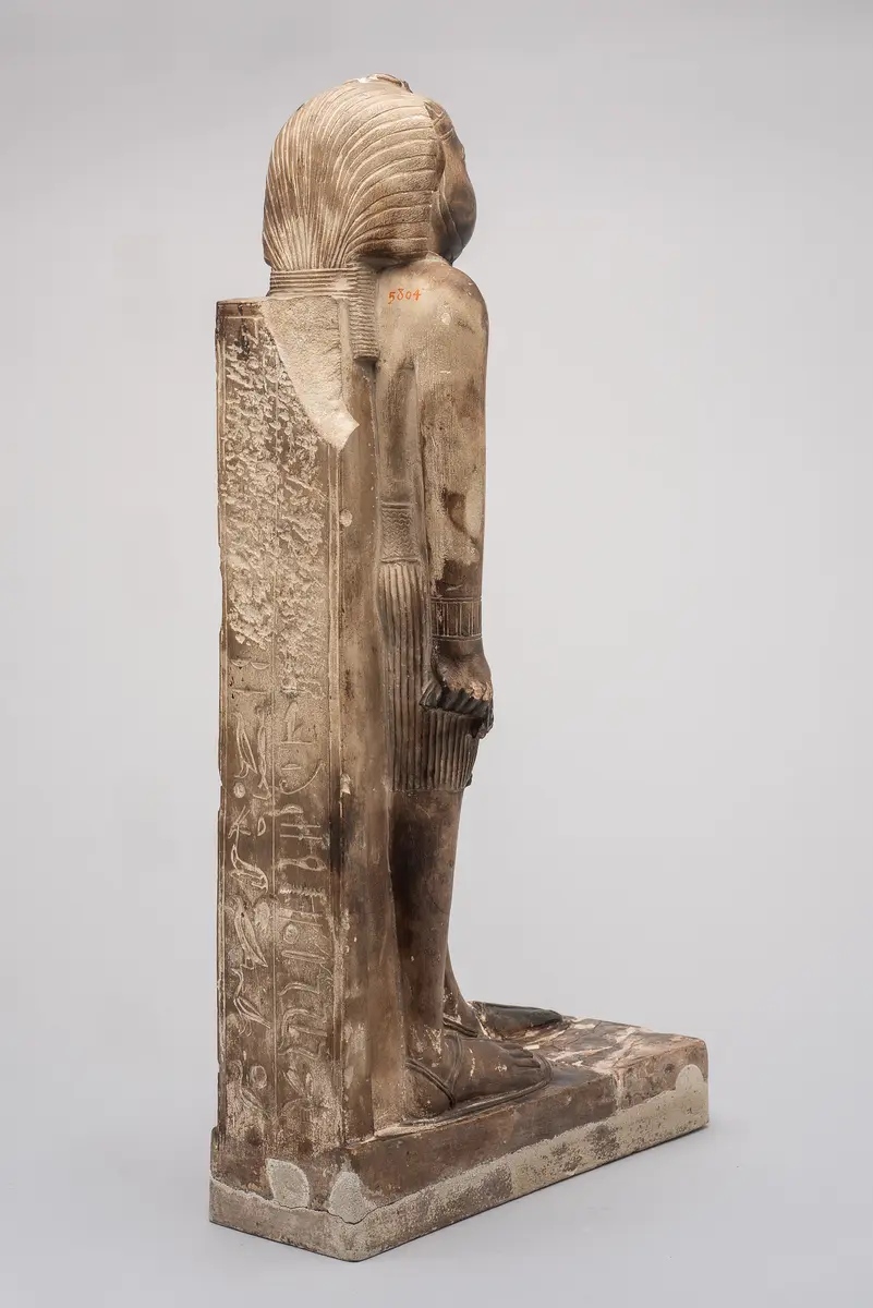 Statue eines schreitenden Königs