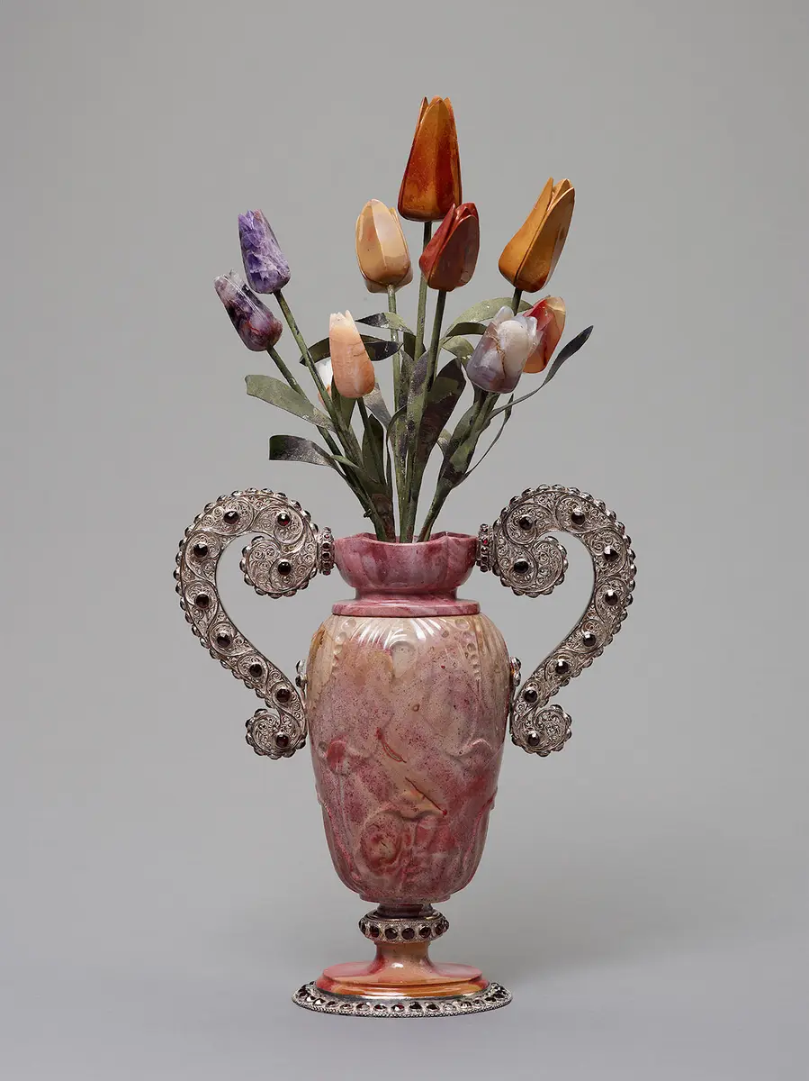 Blumenvase aus Jaspis