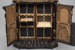 Münzschrank aus dem Besitz Erzherzog Ferdinands II. von Tirol