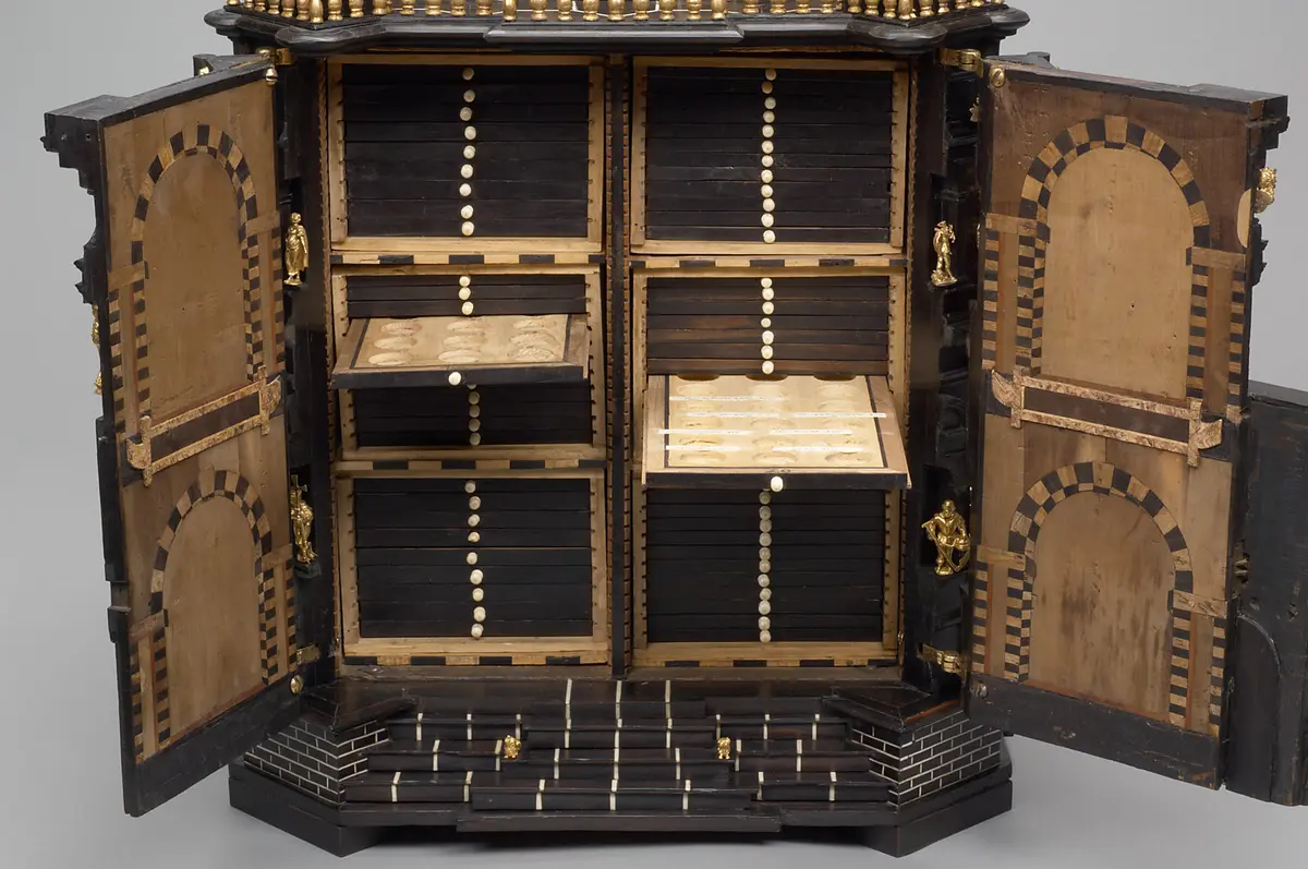 Münzschrank aus dem Besitz Erzherzog Ferdinands II. von Tirol
