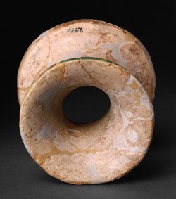 Hoher, schmaler Ringständer