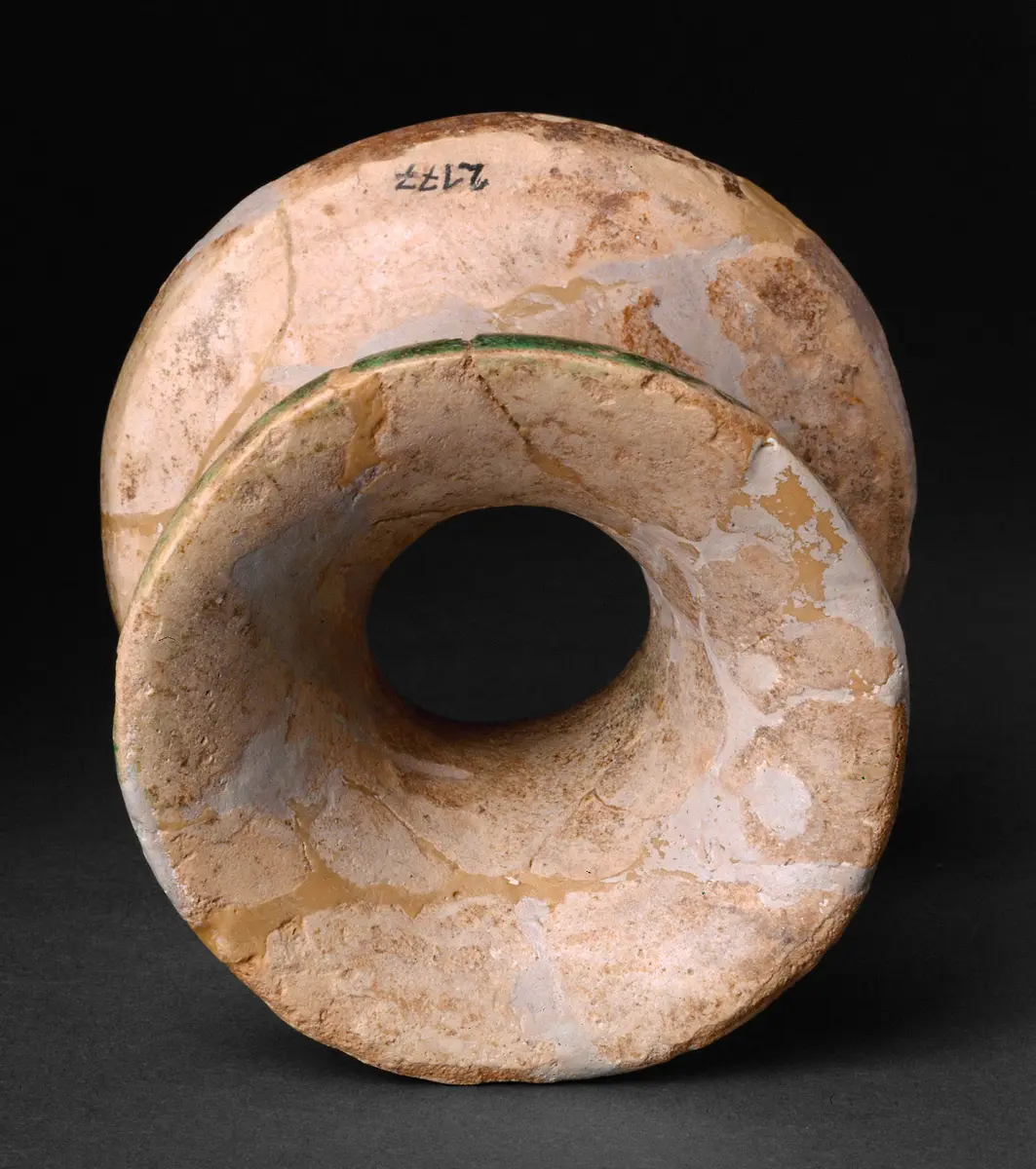 Hoher, schmaler Ringständer