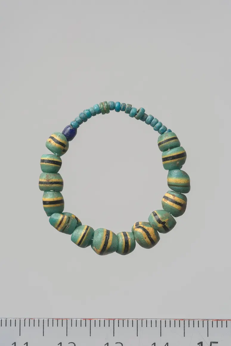 Kleine Kette aus Glasperlen