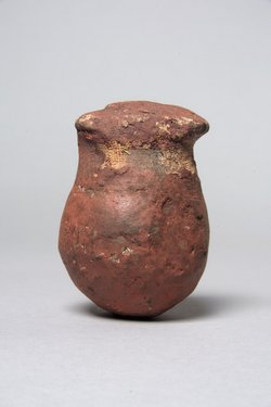 Kleine Vase mit gesiegeltem Schlammverschluß