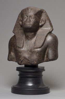 Oberteil einer Statue des Königs Amenemhet III.