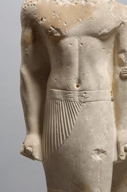 Gruppenstandbild des Pehen-ptah und seiner Mutter Imen-djefa-es