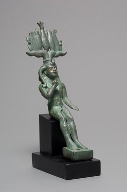 Sitzender Gott Harpokrates mit Hemhem-Krone