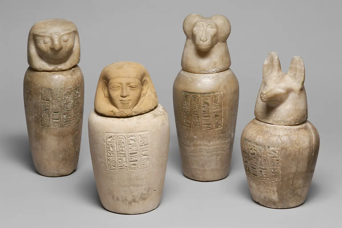 Kanope der Tjes-bastet-peret mit Deckel in Form eines Schakalkopfes