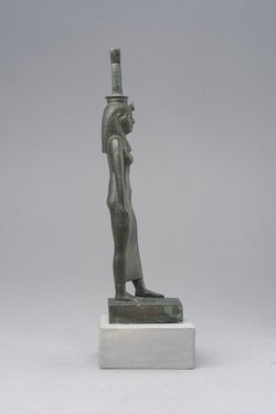 Göttin Nephthys, schreitend