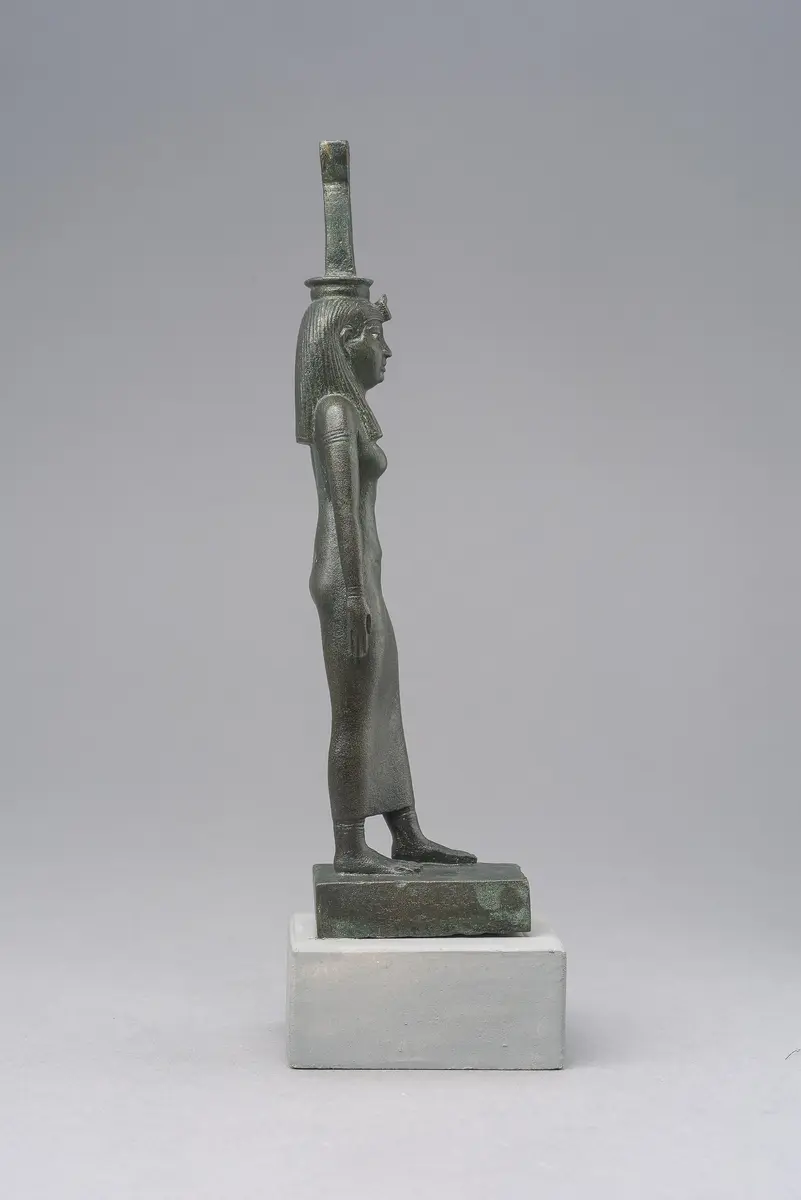 Göttin Nephthys, schreitend