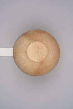 Kanne mit Kleeblattmündung der White Painted III Ware
