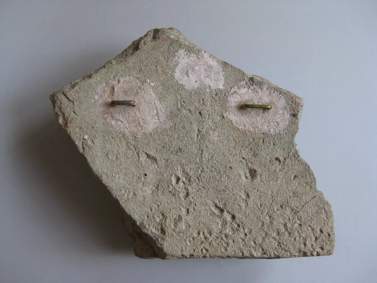 Fragment eines Kitharödenreliefs: Altar mit drei Grazien