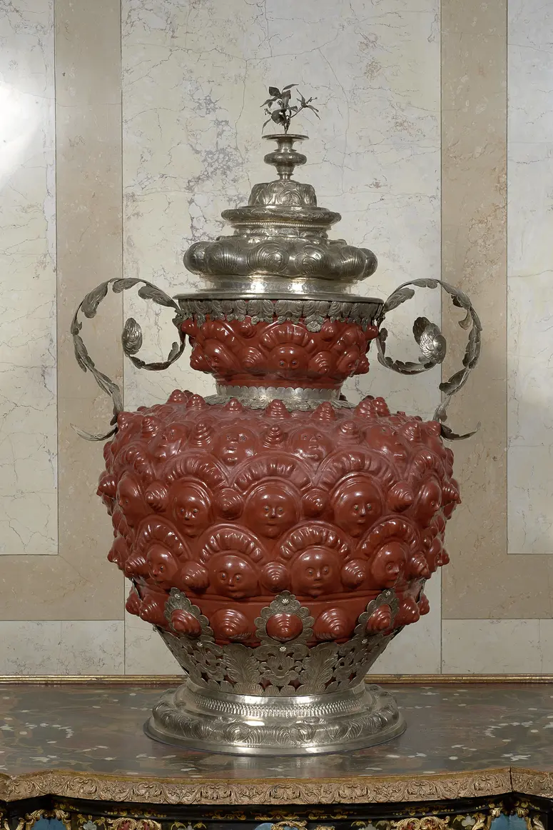 Zweihenkelige Vase aus Ton