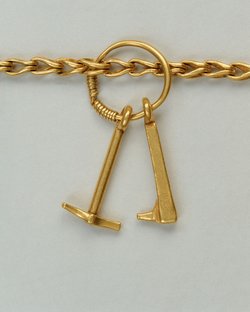 Goldkette mit 52 Anhängern