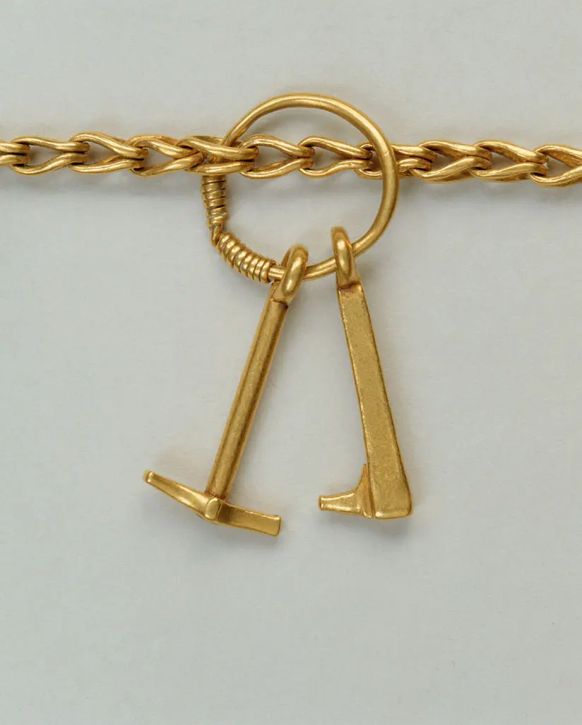 Goldkette mit 52 Anhängern