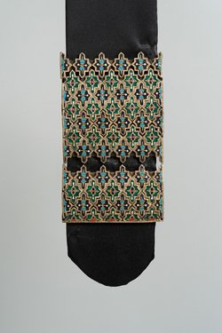 Vier Riemenzungen eines königlichen Pferdezeuges, so genannter Alhambra-Stil