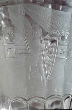 Deckelpokal mit musizierendem Paar und Widmung
