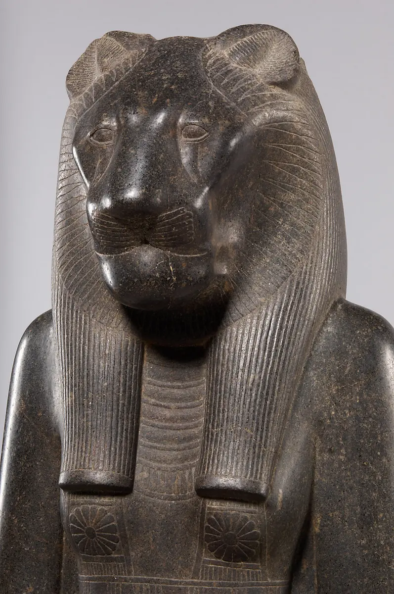 Sitzstatue der Göttin Sachmet