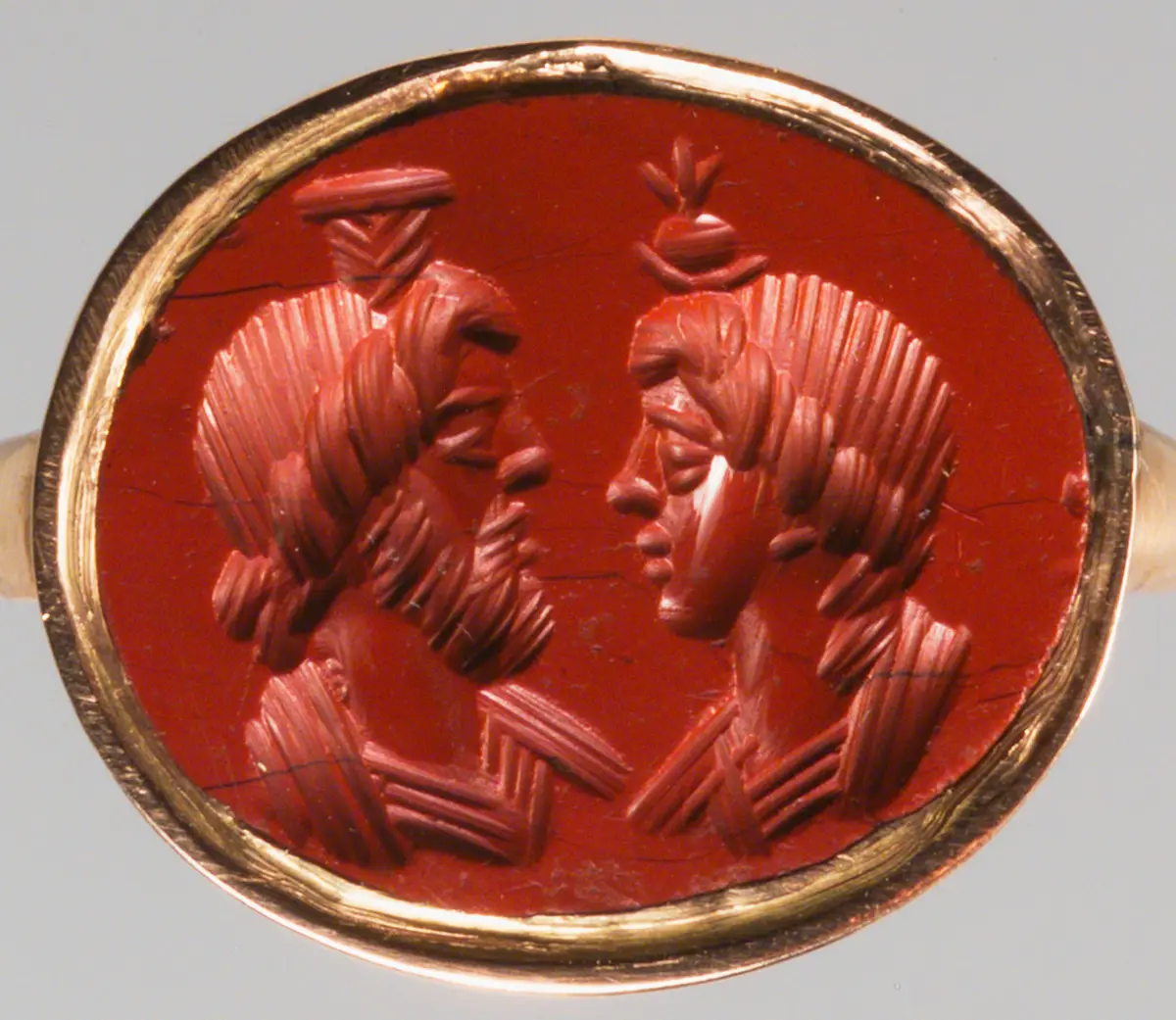 Büsten des Serapis und der Isis