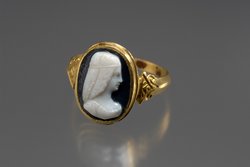 Ring mit weiblichem Brustbild, Isabella d'Este (?)