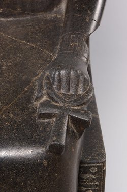 Sitzstatue der Göttin Sachmet
