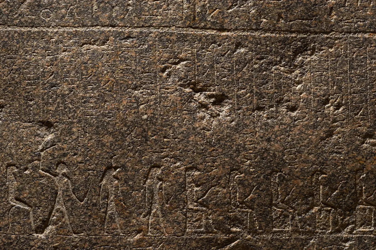 Unterteil des Sarkophags des In-her-nechet