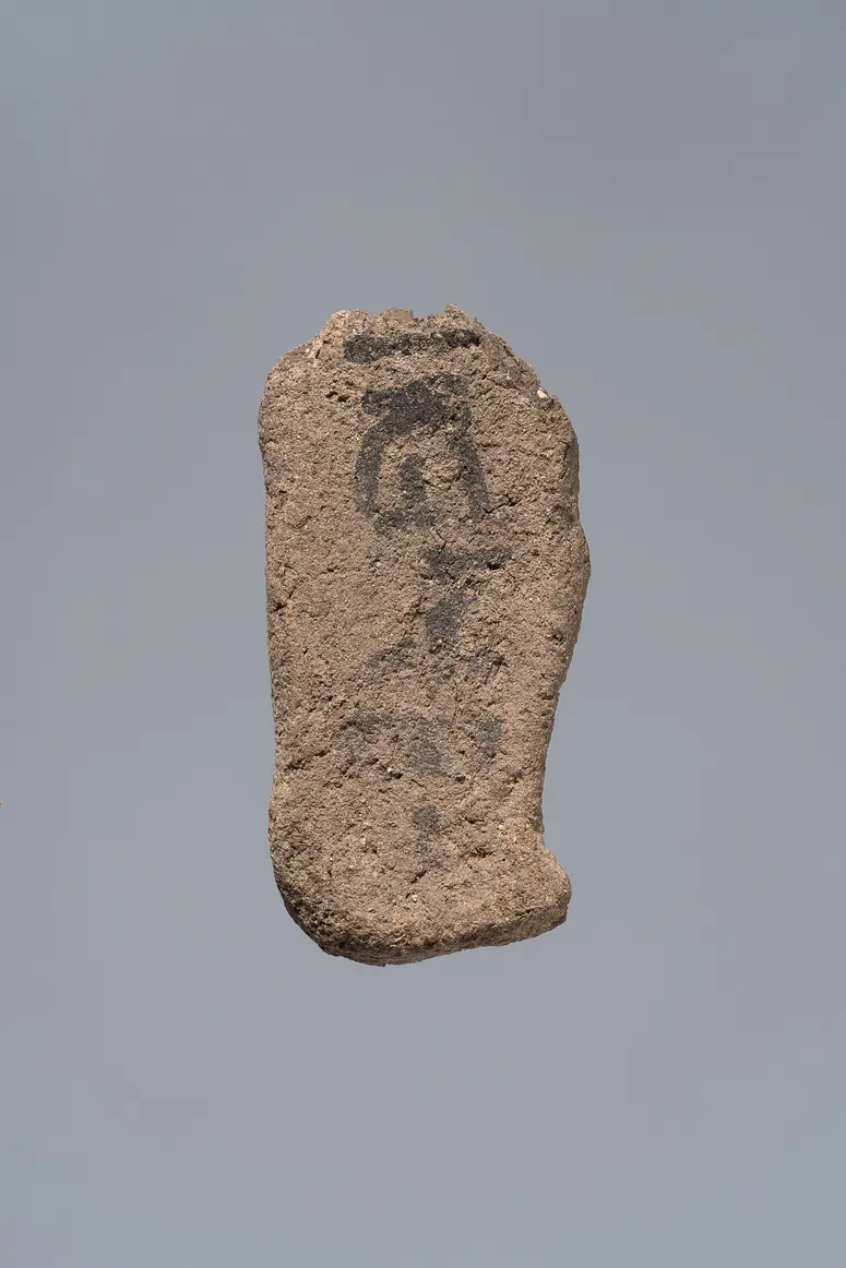Ächtungsfigur mit Aufschrift