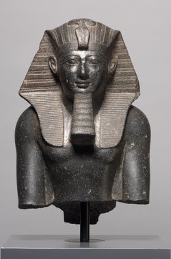 Oberteil einer Statue König Thutmosis' III.