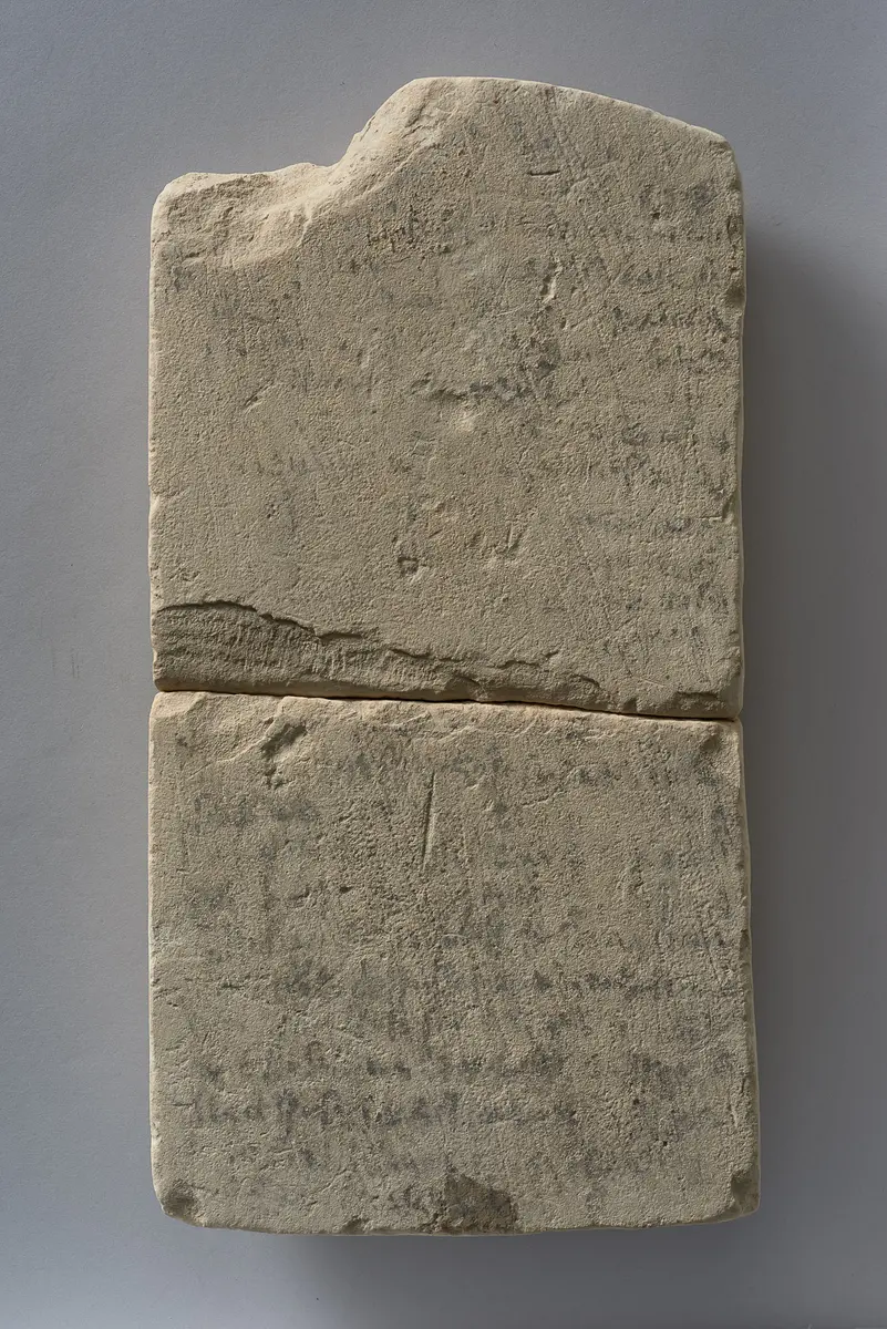 Apis-Stele mit demotischer Aufschrift