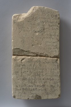 Apis-Stele mit demotischer Aufschrift