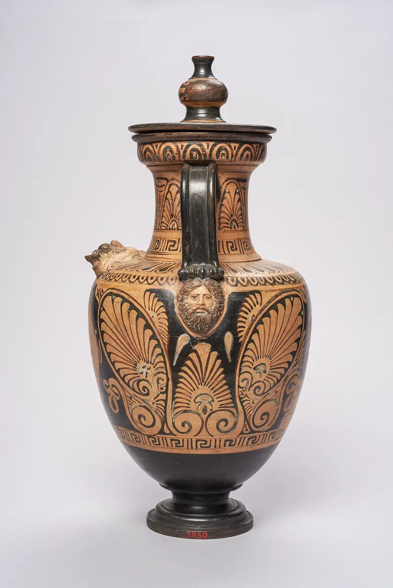 Halsamphora mit Deckel: Satyrn und Mänaden // Mädchen mit Tympanon