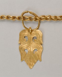 Goldkette mit 52 Anhängern