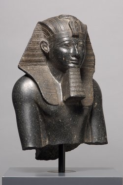 Oberteil einer Statue König Thutmosis' III.