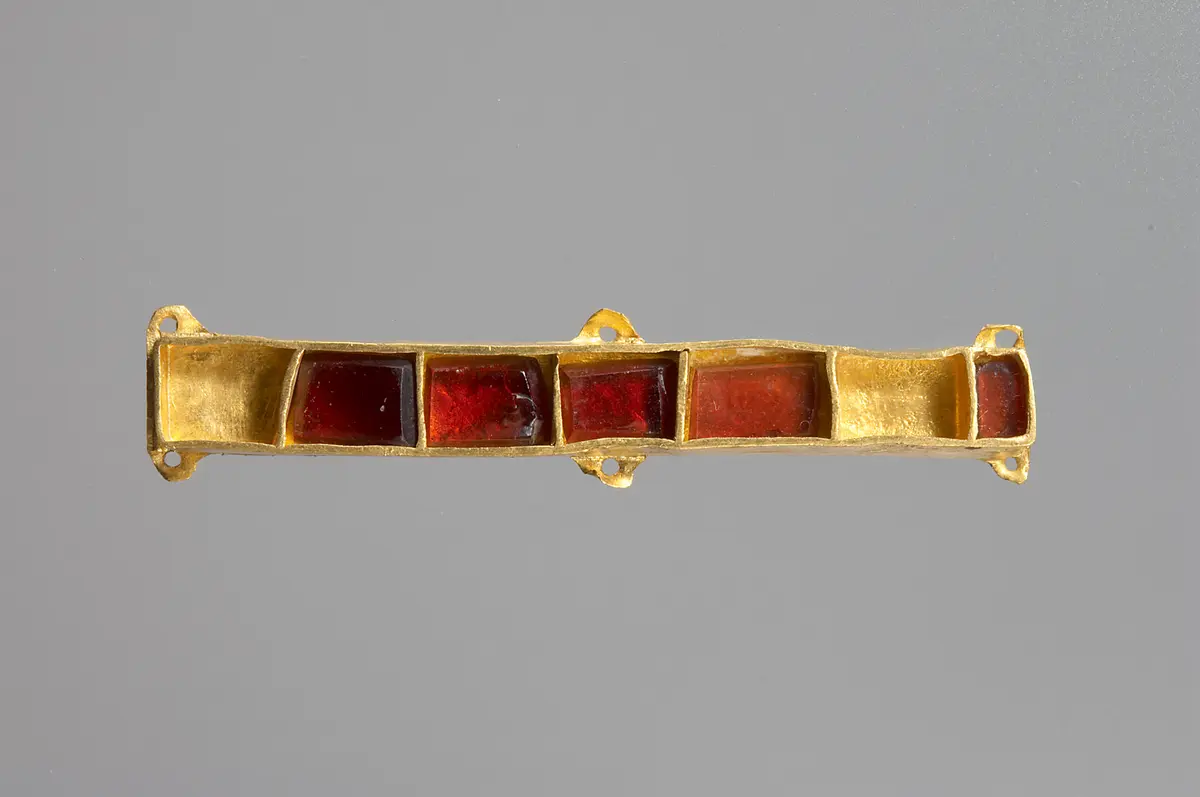 Besatzstück mit Granateinlagen