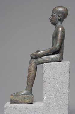Imhotep, sitzend