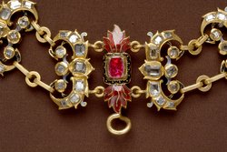 Zwei Collanen des Ordens vom Goldenen Vlies; Reste der substitutorischen Reichskrone Kaiser Ferdinands III.