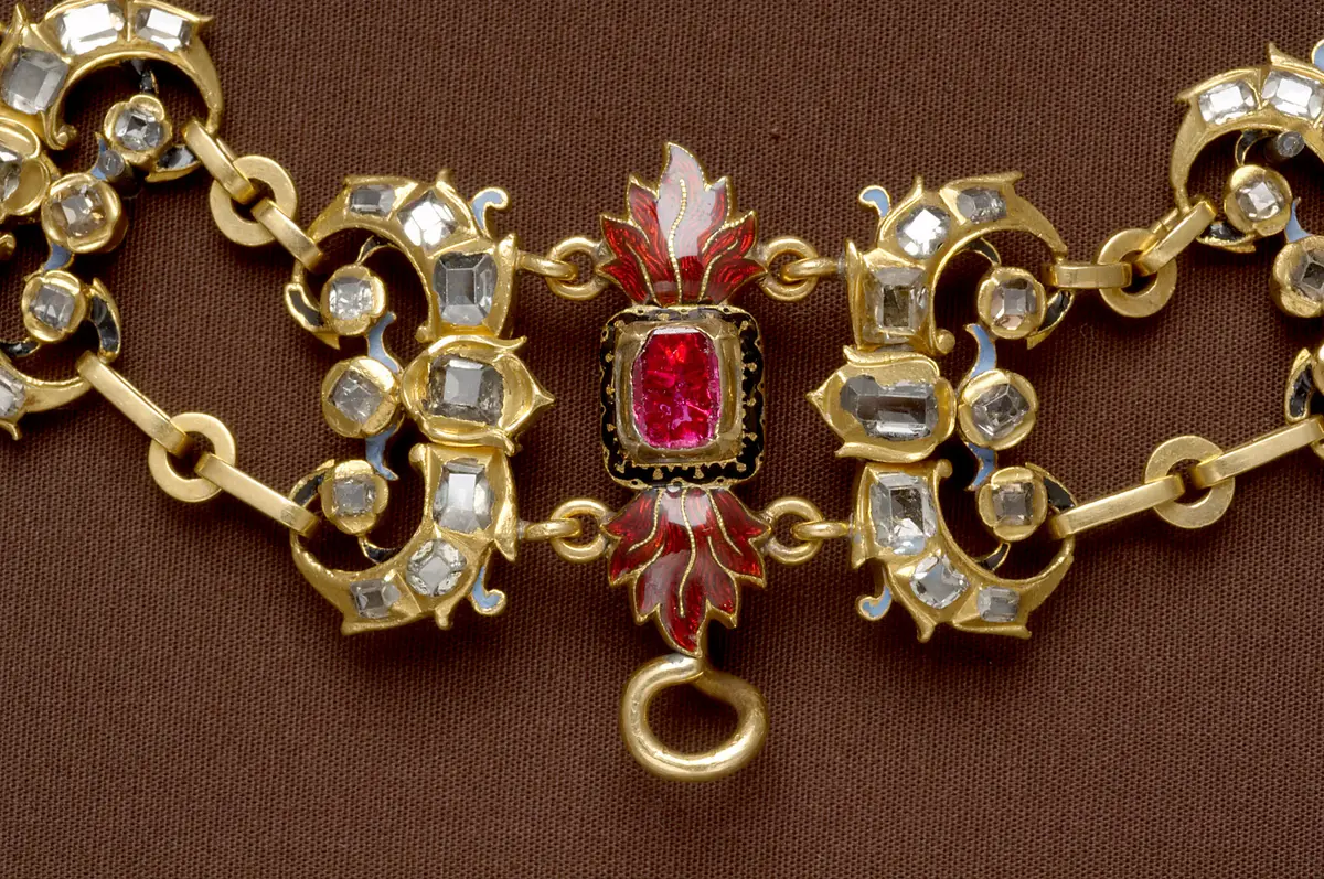 Zwei Collanen des Ordens vom Goldenen Vlies; Reste der substitutorischen Reichskrone Kaiser Ferdinands III.
