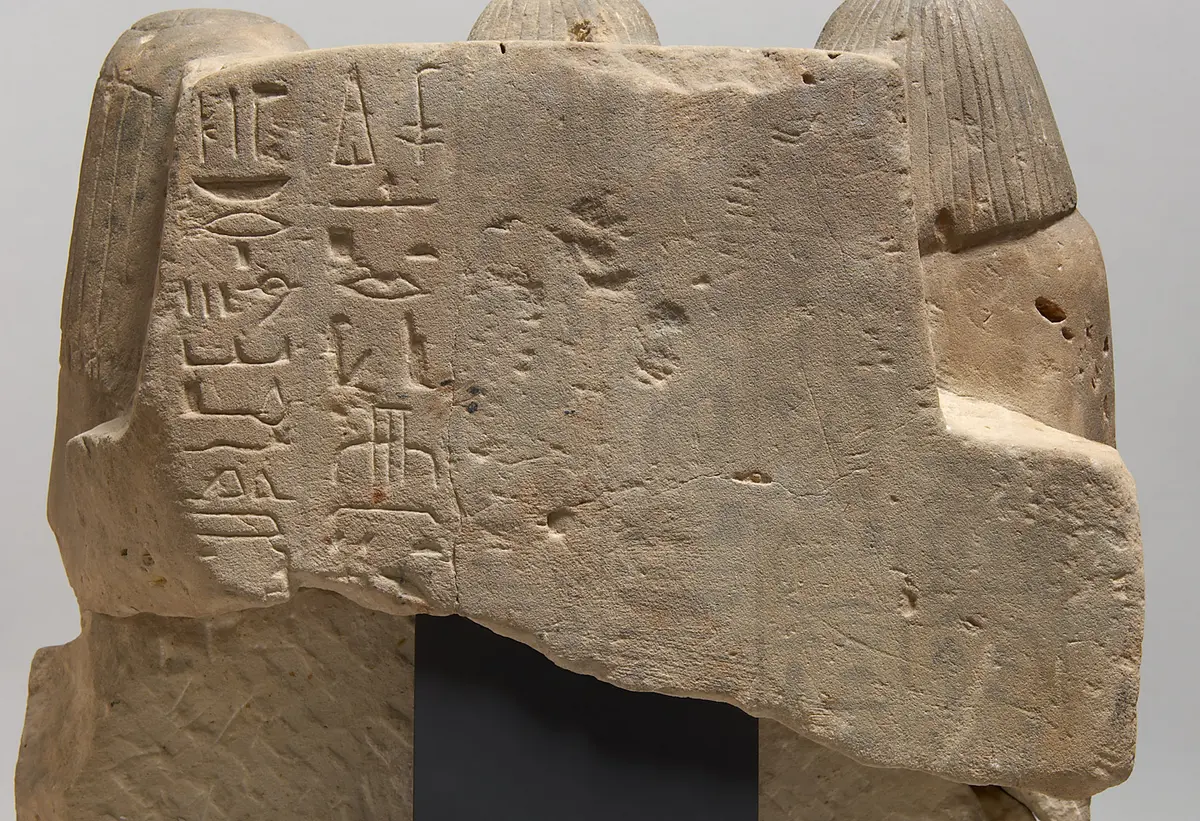 Statuengruppe des Meri-ptah, des Sa-aset und der Kafi