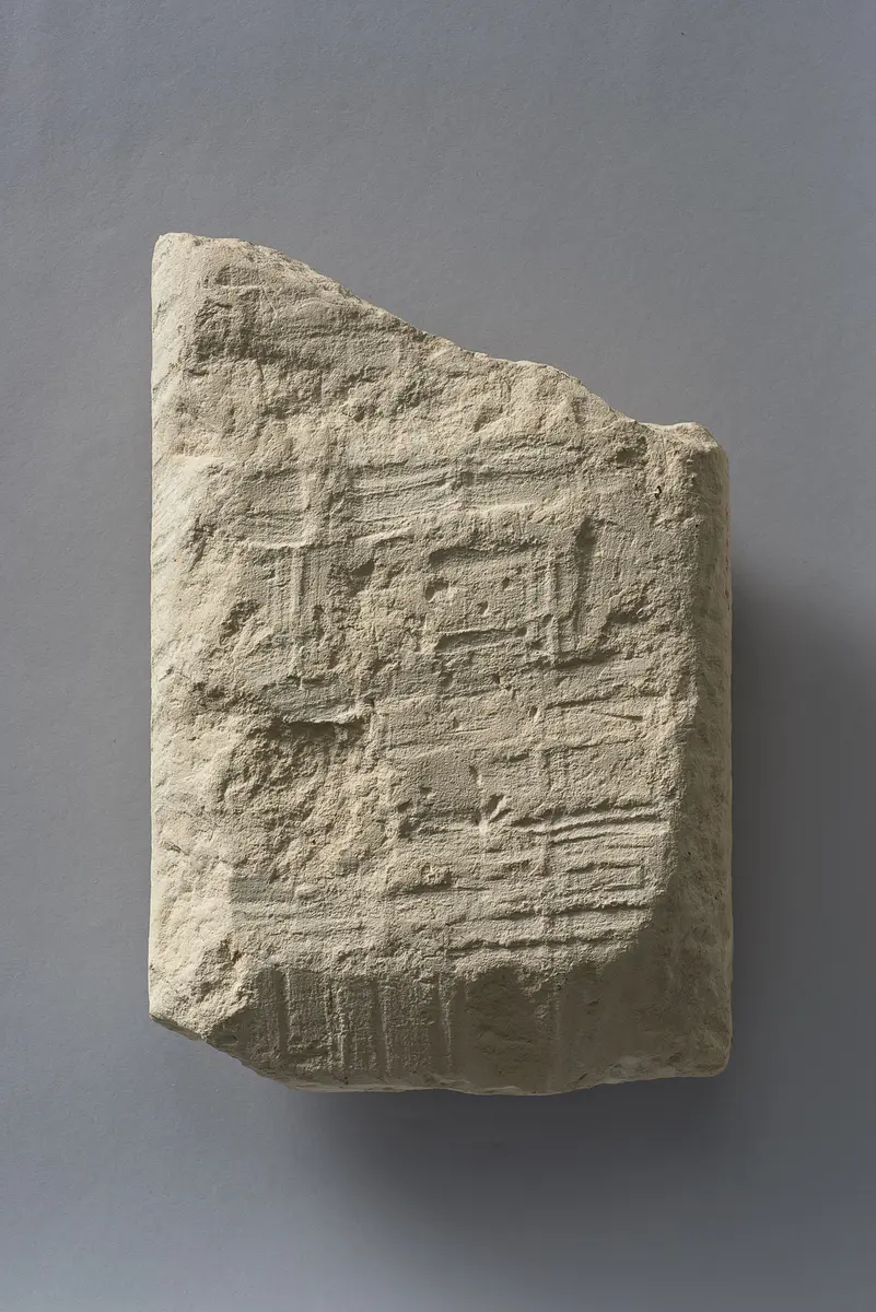 Apis-Stele mit demotischer Inschrift
