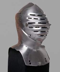 Fußkampfhelm