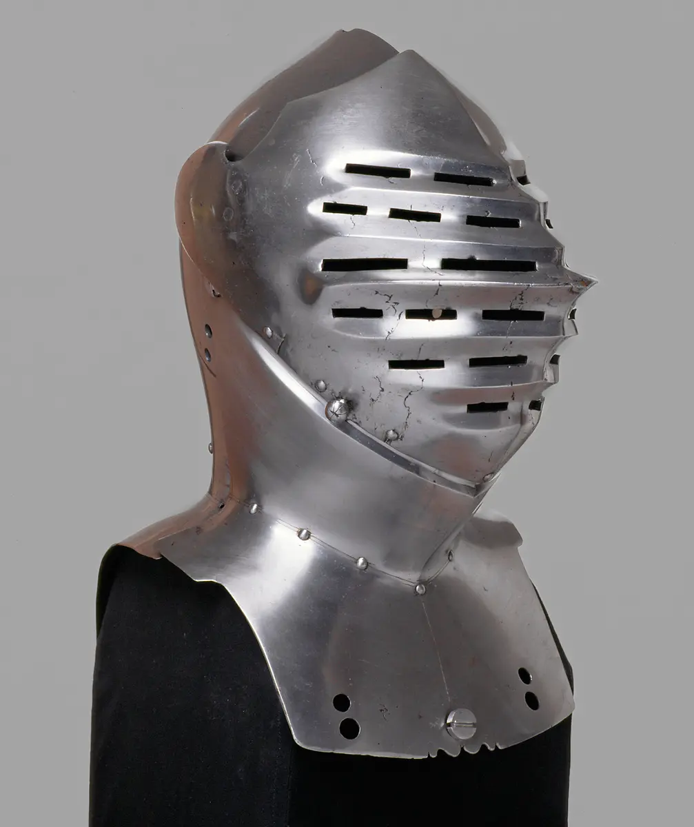 Fußkampfhelm